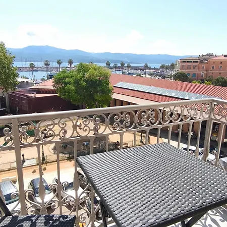 アパート 2-bedroom With Balcony And Sea View アジャクシオ
