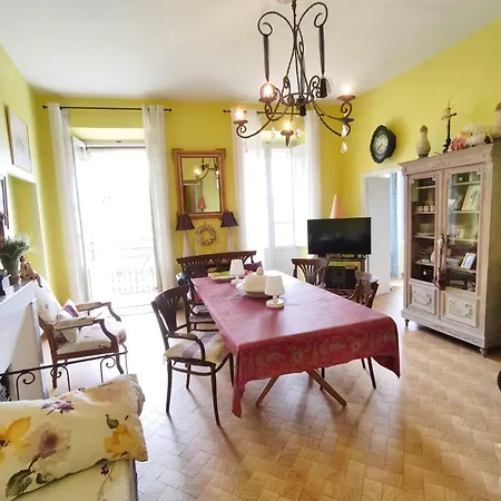 2-bedroom With Balcony And Sea View Apartment *